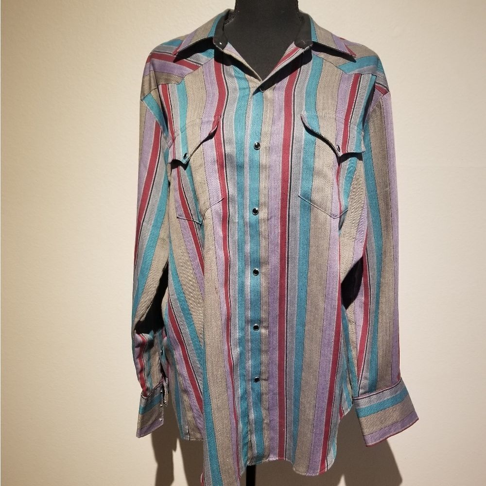 VINTAGE WESTERN COWBOY SNAP SHIRT BEAUTIFUL COLORS MADE IN USA. B30